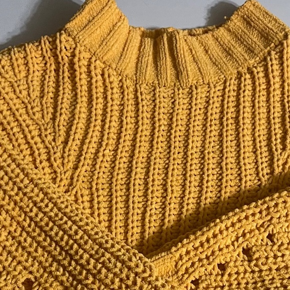 Hollister Crop Sweater - Picture 3 of 6